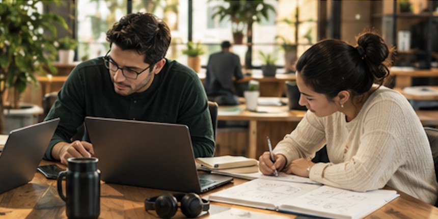 Equipo de desarrollo trabajando en conjunto